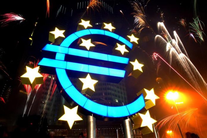 euro-zone Euro Bölgesi Büyüme Performansı Draghi'yi Mutlu Edebilecek Mi?